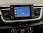 Kia Stonic 1.2 Sport (APPLE CARPLAY, NAVIGATIE, CAMERA, PARKEERSENSOREN, SPORTSTOELEN, CRUISE, LM VELGEN, TREKHAAK, NIEUWSTAAT)