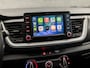 Kia Stonic 1.2 Sport (APPLE CARPLAY, NAVIGATIE, CAMERA, PARKEERSENSOREN, SPORTSTOELEN, CRUISE, LM VELGEN, TREKHAAK, NIEUWSTAAT)