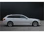 BMW 5-Serie Touring 520e High Executive - Laser - Memory - HUD - Achteras besturing - Stoel/Stuur verwarming - ACC - Keyless - Rijklaar
