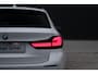 BMW 5-Serie Touring 520e High Executive - Laser - Memory - HUD - Achteras besturing - Stoel/Stuur verwarming - ACC - Keyless - Rijklaar