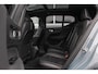 Volvo XC40 Recharge P8 AWD R-Design | 12 Mnd. Garantie | Panoramadak & Trekhaak | Nette en zeer complete XC40 (Dealer Onderhouden)