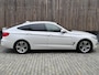 BMW 3-Serie Gran Turismo 320i High Executive Automaat | Leer | Stoelverwarming | Cruise & climate control | Head-up display | Keyless entry | Trekhaak afneembaar | Getint glas | LED verlichting | Parkeersensoren achter
