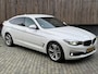 BMW 3-Serie Gran Turismo 320i High Executive Automaat | Leer | Stoelverwarming | Cruise & climate control | Head-up display | Keyless entry | Trekhaak afneembaar | Getint glas | LED verlichting | Parkeersensoren achter