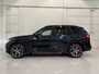 BMW X5 xDrive45e M-Sport PANO/TREKHAAK/LASER/HEAD-UP/360CAMERA/MEMORY/ACC/ACTIVE-STEERING/LUCHTVERING/21"BREEDSET/SHADOW-LINE/DONKERE-HEMEL/CARBONSCHWARZ/VOLLEDIG BMW DEALER HISTORIE