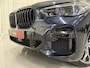 BMW X5 xDrive45e M-Sport PANO/TREKHAAK/LASER/HEAD-UP/360CAMERA/MEMORY/ACC/ACTIVE-STEERING/LUCHTVERING/21"BREEDSET/SHADOW-LINE/DONKERE-HEMEL/CARBONSCHWARZ/VOLLEDIG BMW DEALER HISTORIE