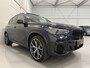 BMW X5 xDrive45e M-Sport PANO/TREKHAAK/LASER/HEAD-UP/360CAMERA/MEMORY/ACC/ACTIVE-STEERING/LUCHTVERING/21"BREEDSET/SHADOW-LINE/DONKERE-HEMEL/CARBONSCHWARZ/VOLLEDIG BMW DEALER HISTORIE