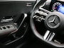 Mercedes-Benz A-klasse 250 e AMG Plug-In Hybride Trekhaak | AMG Line | Night Pakket | Alarm Klasse 3 | Dodehoekassistent | Distronic | Apple CarPlay | Sfeerverlichting. Inclusief 24 maanden Mercedes-Benz Certified garantie voor Europa.