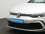 Volkswagen Golf 1.5 eTSI 150 pk DSG R-Line | Panoramadak | IQ Light | Stuur-/stoelverwarming | Achteruitrijcamera | Navigatie | Keyless Entry
