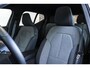 Volvo XC40 B4 Plus Dark | Verwarmde Voorstoelen+Stuurwiel | Verwarmde voorruit | Semi-Elektrische Trekhaak | Harman Kardon Premium Audio | Apple Carplay / Android Auto | Elektrisch bedienbare voorstoelen | Google infotaiment