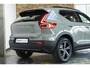 Volvo XC40 B4 Plus Dark | Verwarmde Voorstoelen+Stuurwiel | Verwarmde voorruit | Semi-Elektrische Trekhaak | Harman Kardon Premium Audio | Apple Carplay / Android Auto | Elektrisch bedienbare voorstoelen | Google infotaiment