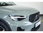 Volvo XC40 B4 Plus Dark | Verwarmde Voorstoelen+Stuurwiel | Verwarmde voorruit | Semi-Elektrische Trekhaak | Harman Kardon Premium Audio | Apple Carplay / Android Auto | Elektrisch bedienbare voorstoelen | Google infotaiment