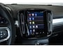 Volvo XC40 B4 Plus Dark | Verwarmde Voorstoelen+Stuurwiel | Verwarmde voorruit | Semi-Elektrische Trekhaak | Harman Kardon Premium Audio | Apple Carplay / Android Auto | Elektrisch bedienbare voorstoelen | Google infotaiment