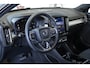 Volvo XC40 B4 Plus Dark | Verwarmde Voorstoelen+Stuurwiel | Verwarmde voorruit | Semi-Elektrische Trekhaak | Harman Kardon Premium Audio | Apple Carplay / Android Auto | Elektrisch bedienbare voorstoelen | Google infotaiment