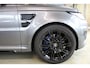 Land Rover Range Rover Sport 5.0 V8 Supercharged SVR | 551PK | Panorama dak | Carbon interieur | Luchtvering | Meridian Audio| F1 flippers | Elektr. trekhaak | Alcantara hemel zwart | Elektrisch verstelbare stoelen met memory | Schaalstoelen + verwarming en ventilatie | Uitlaat klepsysteem | Keyless GO | Standkachel | Stuurverwarming | Achterbank verwarmd | Dodehoekdetectie | Apple carplay |