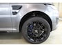 Land Rover Range Rover Sport 5.0 V8 Supercharged SVR | 551PK | Panorama dak | Carbon interieur | Luchtvering | Meridian Audio| F1 flippers | Elektr. trekhaak | Alcantara hemel zwart | Elektrisch verstelbare stoelen met memory | Schaalstoelen + verwarming en ventilatie | Uitlaat klepsysteem | Keyless GO | Standkachel | Stuurverwarming | Achterbank verwarmd | Dodehoekdetectie | Apple carplay |