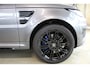 Land Rover Range Rover Sport 5.0 V8 Supercharged SVR | 551PK | Panorama dak | Carbon interieur | Luchtvering | Meridian Audio| F1 flippers | Elektr. trekhaak | Alcantara hemel zwart | Elektrisch verstelbare stoelen met memory | Schaalstoelen + verwarming en ventilatie | Uitlaat klepsysteem | Keyless GO | Standkachel | Stuurverwarming | Achterbank verwarmd | Dodehoekdetectie | Apple carplay |