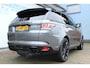 Land Rover Range Rover Sport 5.0 V8 Supercharged SVR | 551PK | Panorama dak | Carbon interieur | Luchtvering | Meridian Audio| F1 flippers | Elektr. trekhaak | Alcantara hemel zwart | Elektrisch verstelbare stoelen met memory | Schaalstoelen + verwarming en ventilatie | Uitlaat klepsysteem | Keyless GO | Standkachel | Stuurverwarming | Achterbank verwarmd | Dodehoekdetectie | Apple carplay |
