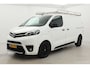 Toyota ProAce Worker 2.0 D-4D Black Line | Trekhaak | Navigatie | Dubbele schuifdeur | Imperiaal | 3-zits | Cruise Control | Clima | Parkeersensoren achter | Apple Carplay / Android Auto | Xenon | 17 inch
