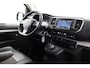 Toyota ProAce Worker 2.0 D-4D Black Line | Trekhaak | Navigatie | Dubbele schuifdeur | Imperiaal | 3-zits | Cruise Control | Clima | Parkeersensoren achter | Apple Carplay / Android Auto | Xenon | 17 inch