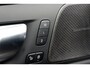 Volvo V60 T6 Plug-in hybrid AWD Plus Dark | Semi- Elektrische Trekhaak | Premium audio by Harman Kardon | Verwarmbare voor- en achterstoelen + Stuurwiel | Verwarmbare Voorruit | Rondomzicht camera