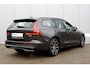 Volvo V60 T6 Plug-in hybrid AWD Plus Dark | Semi- Elektrische Trekhaak | Premium audio by Harman Kardon | Verwarmbare voor- en achterstoelen + Stuurwiel | Verwarmbare Voorruit | Rondomzicht camera