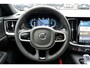 Volvo V60 T6 Plug-in hybrid AWD Plus Dark | Semi- Elektrische Trekhaak | Premium audio by Harman Kardon | Verwarmbare voor- en achterstoelen + Stuurwiel | Verwarmbare Voorruit | Rondomzicht camera