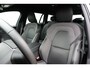 Volvo V60 T6 Plug-in hybrid AWD Plus Dark | Semi- Elektrische Trekhaak | Premium audio by Harman Kardon | Verwarmbare voor- en achterstoelen + Stuurwiel | Verwarmbare Voorruit | Rondomzicht camera
