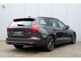 Volvo V60 T6 Plug-in hybrid AWD Plus Dark | Semi- Elektrische Trekhaak | Premium audio by Harman Kardon | Verwarmbare voor- en achterstoelen + Stuurwiel | Verwarmbare Voorruit | Rondomzicht camera