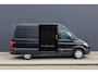 Volkswagen Crafter Exclusive L3H3 140pk automaat | Nieuw Model | BPM vrij | Achteruitrijcamera | LED koplampen | Navigatie | Stuurwiel verwarmd | Park Assist | Trekhaak | Climatronic | Adaptive Cruise Control | Apple CarPlay / Android auto | DAB | 17 inch lichtmetalen velgen | Grootlichtassistent | Multifunctioneel stuurwiel