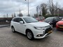 Mitsubishi Outlander 2.4 PHEV Pure 1E EIG. / NED. AUTO / TREKHAAK MET 1500 KG GEREMD TREKGEWICHT /CAMERA / APPLE CARPLAY / CRUISE