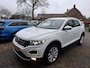 Volkswagen T-Roc 1.5 TSI Sport. volledig leder, dealer onderhouden, stoelverw., navi, carplay, adap.cruise, etc, incl garantie.