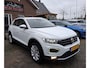 Volkswagen T-Roc 1.5 TSI Sport. volledig leder, dealer onderhouden, stoelverw., navi, carplay, adap.cruise, etc, incl garantie.