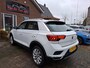 Volkswagen T-Roc 1.5 TSI Sport. volledig leder, dealer onderhouden, stoelverw., navi, carplay, adap.cruise, etc, incl garantie.