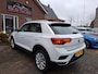 Volkswagen T-Roc 1.5 TSI Sport. volledig leder, dealer onderhouden, stoelverw., navi, carplay, adap.cruise, etc, incl garantie.