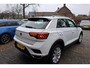 Volkswagen T-Roc 1.5 TSI Sport. volledig leder, dealer onderhouden, stoelverw., navi, carplay, adap.cruise, etc, incl garantie.