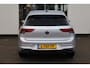 Volkswagen Golf 1.0 eTSI Life 81KW/110PK DSG, afneembare trekhaak, Vier seizoenenbanden, privacy glas, navigatie, winterpakket stoelverwarming, pdc voor en achter, bi colour velgen, stuurwielverwarming, ACC, discover navigatie, carplay