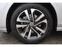 Volkswagen Golf 1.0 eTSI Life 81KW/110PK DSG, afneembare trekhaak, Vier seizoenenbanden, privacy glas, navigatie, winterpakket stoelverwarming, pdc voor en achter, bi colour velgen, stuurwielverwarming, ACC, discover navigatie, carplay