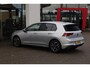 Volkswagen Golf 1.0 eTSI Life 81KW/110PK DSG, afneembare trekhaak, Vier seizoenenbanden, privacy glas, navigatie, winterpakket stoelverwarming, pdc voor en achter, bi colour velgen, stuurwielverwarming, ACC, discover navigatie, carplay