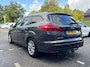 Ford Focus Wagon 1.0 125PK TITANIUM | DEALER OH! | STOEL + STUURVERWARMING | NAVI | CLIMA | CRUISE | TREKHAAK | VOORRUITVERWARMING | PRACHTIGE STAAT!