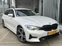 BMW 3-Serie Touring 320i Business Edition Plus | AUTOMAAT | TREKHAAK | CARPLAY/ANDROID | CAMERA | STOEL/STUURVERWARMING | NAVI | CRUISE CONTROL | CLIMATE CONTROL | PDC V+A | LMV 18'' | ELEKTR. ACHTERKLEP | BLUETOOTH
