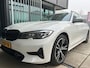 BMW 3-Serie Touring 320i Business Edition Plus | AUTOMAAT | TREKHAAK | CARPLAY/ANDROID | CAMERA | STOEL/STUURVERWARMING | NAVI | CRUISE CONTROL | CLIMATE CONTROL | PDC V+A | LMV 18'' | ELEKTR. ACHTERKLEP | BLUETOOTH