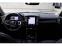 Volvo XC40 T4 Recharge Inscription | Premium audio by Harman Kardon | Trekhaak | Verwarmde voorstoelen en stuurwiel | Parkeercamera voor | Elektrisch verstelbare stoelen | Adaptieve cruise control | DAB+ | 19 inch lichtmetalen velgen