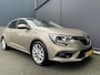 Renault Megane 1.5 dCi Bose Airco - Cruise control - Parkeersensoren voor en achter - Navigatiesysteem - Keyless entry - Mistlampen voor -  Bluetooth - Rijstrooksensor - Stuurmultifunctioneel - Elektrische ramen voor en - Zeer weinig kilometers