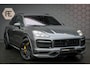Porsche Cayenne 3.0 E-Hybrid | NP € 222.577,- | KERAMISCHE REMMEN | 40K TECHART | CLANCK AUDIO | FULL PPF | PASM | PDCC | PCCB | PDLS+ | PANORAMADAK | SOFTCLOSE | ADAPTIVE CRUISE | ACHTERASBESTURING | SPORTUITLAAT | SPORTDESIGN CARBON | STOELKOELING/VERWARMING VOOR & AC INTERIEURPAKKET CARBON | DIMMENDE SPIEGELS | CARBON SPIEGELKAPPEN |