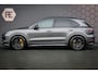 Porsche Cayenne 3.0 E-Hybrid | NP € 222.577,- | KERAMISCHE REMMEN | 40K TECHART | CLANCK AUDIO | FULL PPF | PASM | PDCC | PCCB | PDLS+ | PANORAMADAK | SOFTCLOSE | ADAPTIVE CRUISE | ACHTERASBESTURING | SPORTUITLAAT | SPORTDESIGN CARBON | STOELKOELING/VERWARMING VOOR & AC INTERIEURPAKKET CARBON | DIMMENDE SPIEGELS | CARBON SPIEGELKAPPEN |