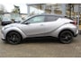 Toyota C-HR 1.8 Hybrid Bi-Tone AFN.TREKHAAK LEER NAVI ALL SEASONS DODEHOEKDETECTIE STUUR&STOELVERW. LED AD-CRUISE