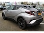 Toyota C-HR 1.8 Hybrid Bi-Tone AFN.TREKHAAK LEER NAVI ALL SEASONS DODEHOEKDETECTIE STUUR&STOELVERW. LED AD-CRUISE