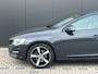 Volvo V60 T3 Automaat Bi-Xenon | Stoel en stuurwielverwarming | Parkeersensoren voor en achter | Cruise control | Navigatie |