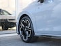 Volkswagen Golf 1.5 eTSI 150 pk DSG R-Line Edition | Panoramadak | Camera | LED | App Connect | ACC | Stoel + Stuurverwarming | Climatronic | Fabrieksgarantie tot 11-12-2026 of 100.000km |