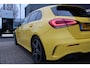 Mercedes-Benz A-klasse 180 Business Solution AMG Panoramadak | Night pakket | Camera | High Performance LED | Widescreen | Rijstrooksensor | Apple CarPlay | LMV18"